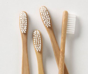 cepillos de dientes de madera