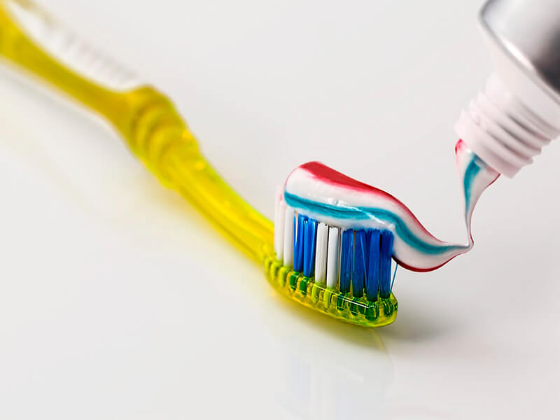 ventajas-y-desventajas-de-usar-pasta-de-dientes-sin-fluor