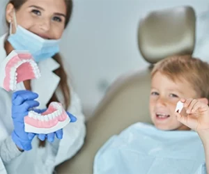 desempeña-un-papel-fundamental-en-la-educacion-y-el-mantenimiento-de-la-salud-bucal-de-los-niños-dentista-tijuana
